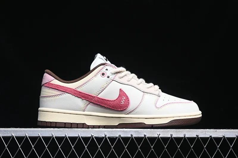 All Categories Nk SB Dunk Series Nk SB Dunk Low Low-top sneakers Nk Dunk "Surfaces In Brown And Sail" Panda Prank Flying Over the Skyline Weiyi Pink White Low-top casual sneakers DD1503-124